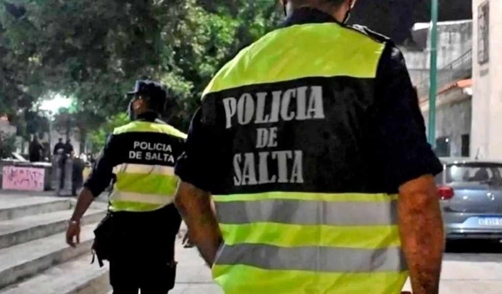 Un joven fue detenido e imputado por golpear y  arrojar gas pimienta a un policía salteño para robarle el arma reglamentaria