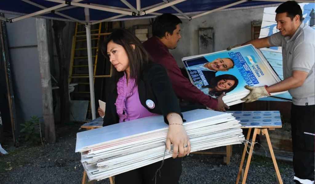 El municipio dona la cartelería política a colegios y a diferentes emprendimientos para reciclaje