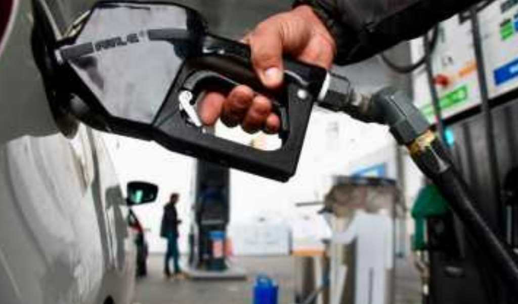 Con el último aumento llenar un tanque de nafta  en Salta cuesta alrededor de $100.000