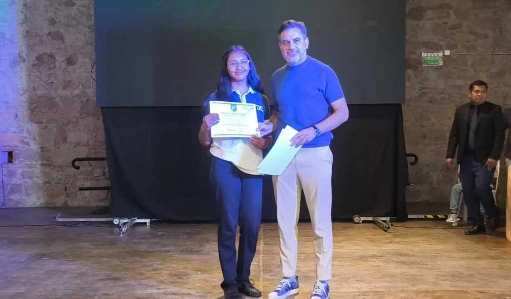 La Municipalidad acompañó el homenaje a alumnos destacados