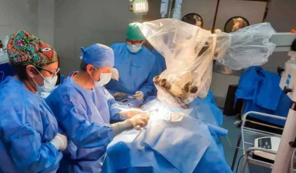 Colocaron implantes auditivos a 27 pacientes en los hospitales Papa Francisco y Materno Infantil