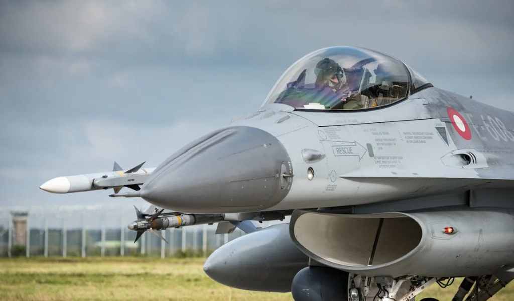 La Fuerza Aérea Argentina reconoce que no tiene capacidad para mantener pistas y hangares para los  cazas F16
