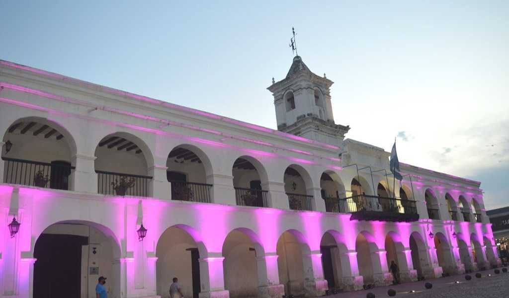 Con motivo de conmemorarse el Día Mundial de la Lucha Contra el Cáncer de Mama se iluminará de rosa el Cabildo de Salta