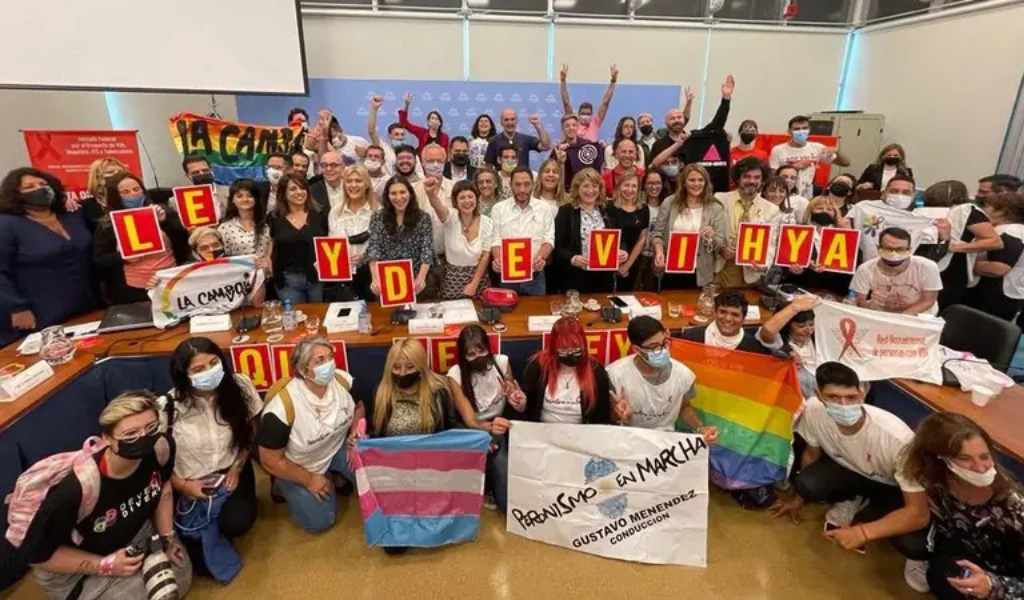 Javier Milei maquilla los ajustes al Garrahan usando a los pacientes de VIH que ya desfinanció