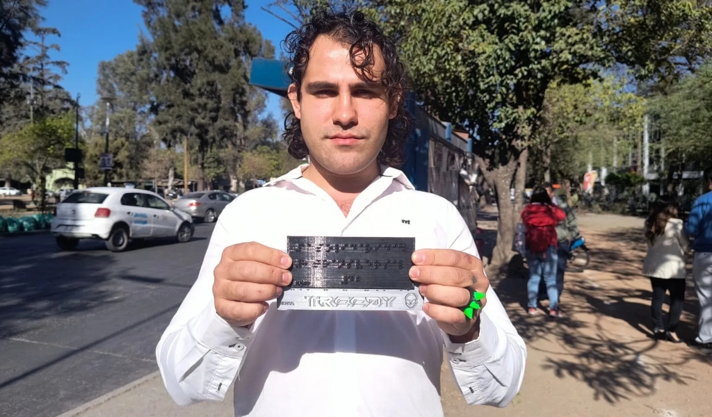 Inclusión: El municipio instalará una serie de tableros braille en distintas paradas de los corredores urbanos de SAETA