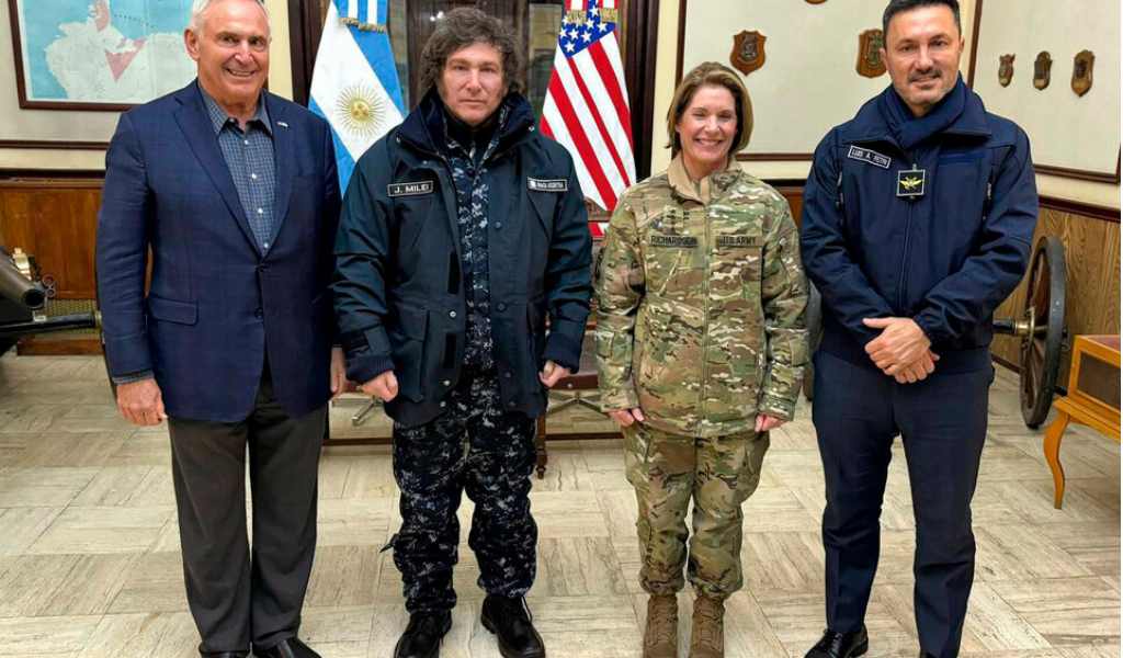 El ayuda de Donald Trump no era gratis: Entre las concesiones ya se habla de bases militares, programas nucleares, minerales estratégicos y "tierras raras"