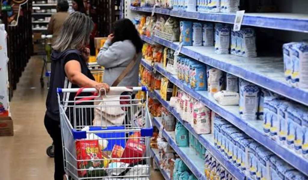 Consultoras estiman que la inflación de septiembre supera el 2% por primera vez desde abril, en medio de la tensión cambiaria