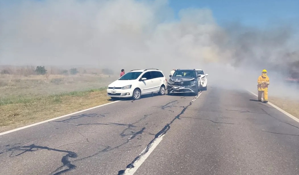 El humo de un incendio forestal provocó un choque múltiple en una ruta a la altura de Rosario de la Frontera