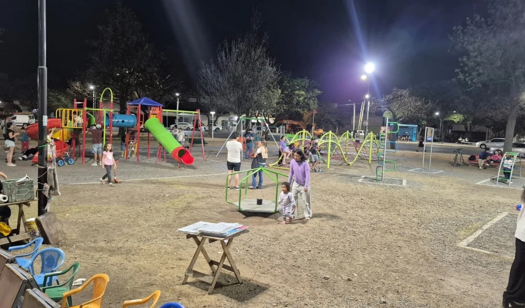 Los vecinos de la ciudad ya pueden disfrutar de la renovada plaza Bernardo Frías