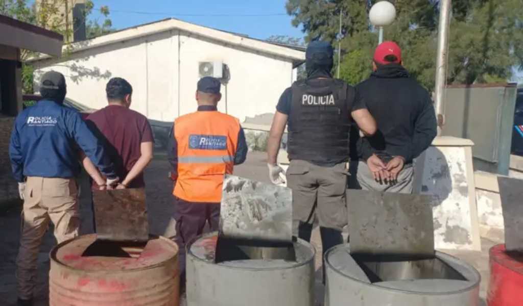 Atrapan a 2 salteños con 600 kilos de cocaína, valuada en 4 millones de dólares. La droga estaba escondida en tachos de aceites