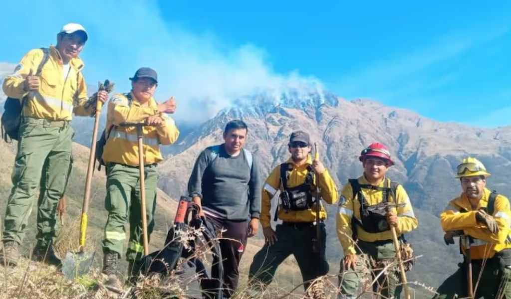 Un montañista se perdió en el Cerro Azul en Jujuy, encendió una fogata para pedir ayuda y terminó desatando un incendio forestal