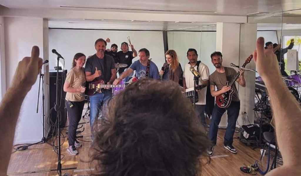 El lunes Milei presenta su  libro “La construcción del milagro" y ensaya las canciones que interpretará