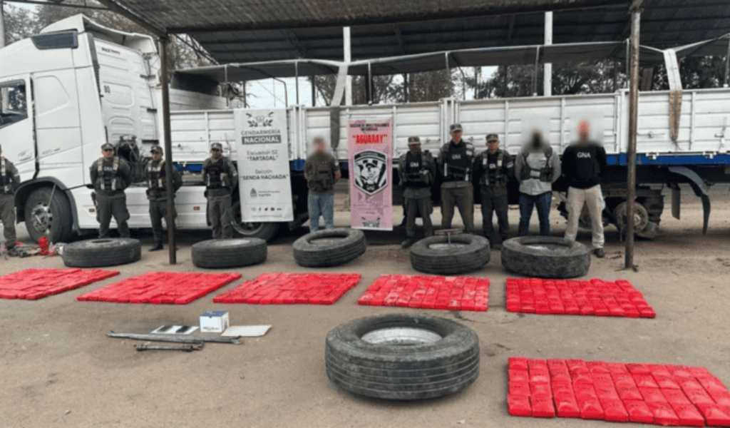 Impresionante decomiso de droga en Salta: Gendarmería secuestró 417 kilos de cocaína escondidos en neumáticos