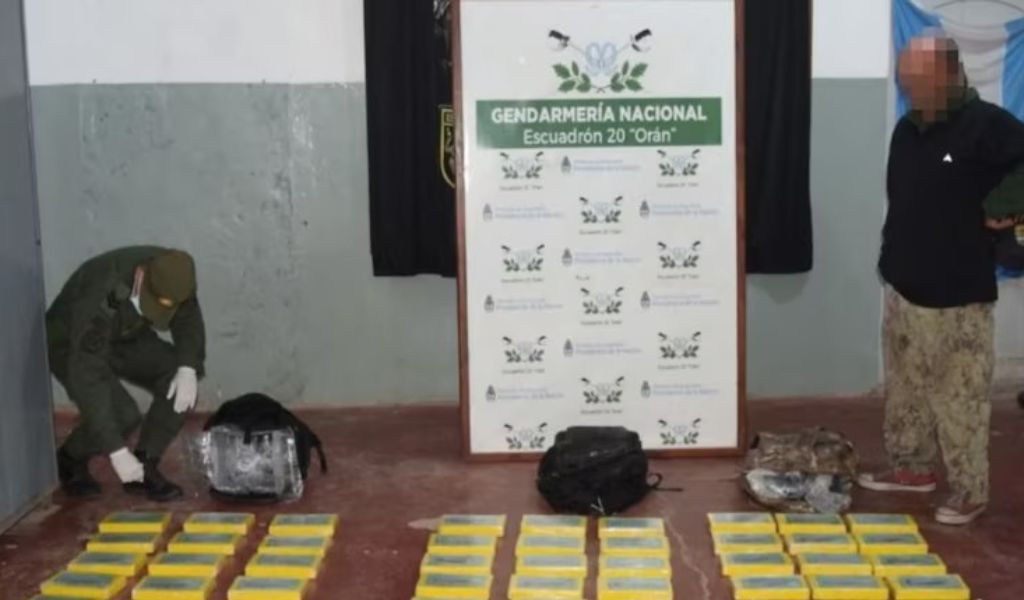 En Orán secuestran mas de 60 kilos de cocaína y 84 kilos de hojas de coca en dos operativos