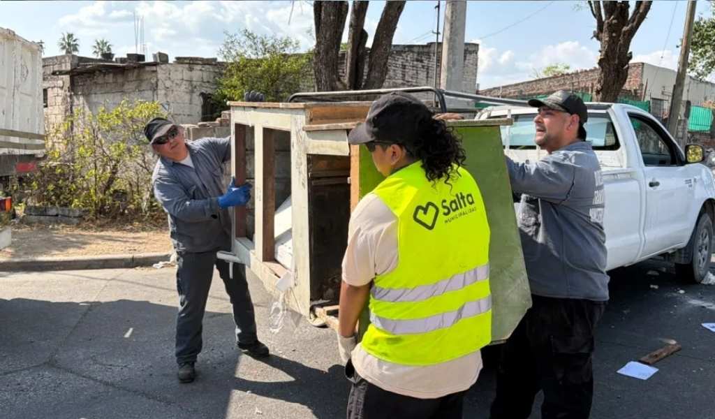 Avanza la lucha contra el dengue: recolectan 15 toneladas de chatarra en barrio Vicente Solá