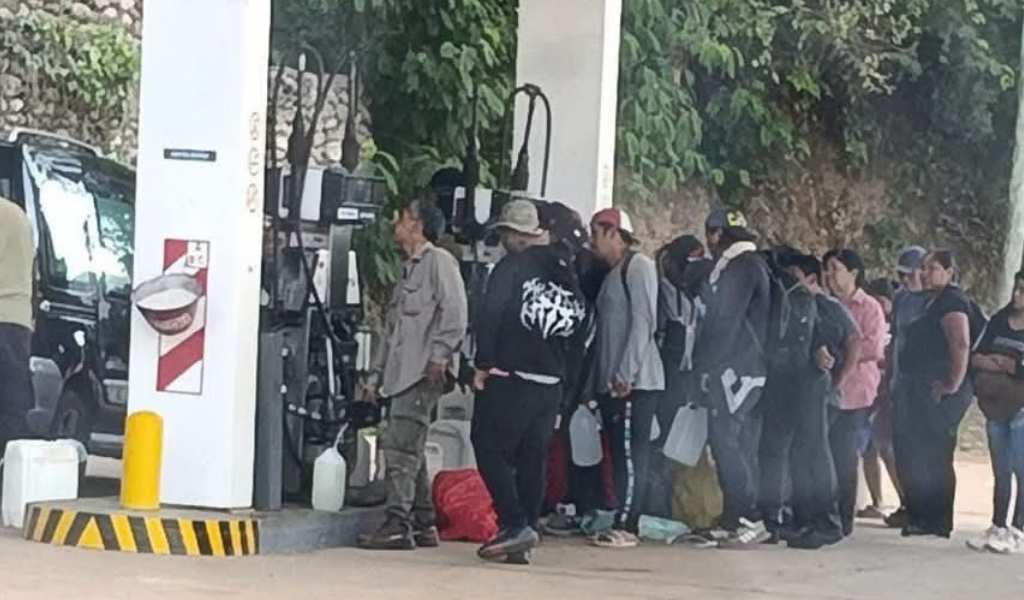 Efecto frontera: Bolivianos cruzan a cargar gasoil en Aguas Blancas tras la quita de subsidios en su país