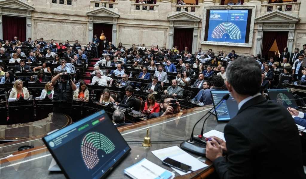 Marcha atrás de la Corte: Suspendió el artículo que derogaba la Ley de Tierras y repuso los límites sobre la venta a extranjeros