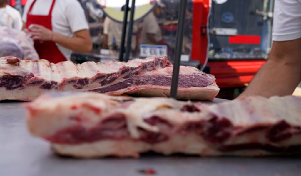 En Argentina el consumo de carne entre cayó casi 10% agosto y sigue hundido en mínimos históricos
