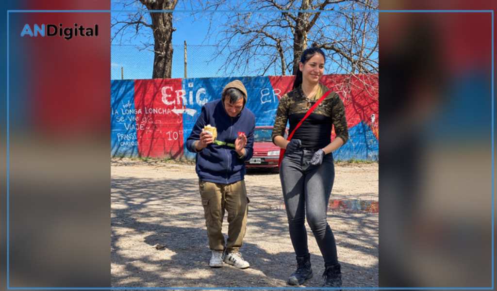 Una diputada libertaria repartió choripanes en la villa 1-11-14: "La mejor forma de hacer política"
