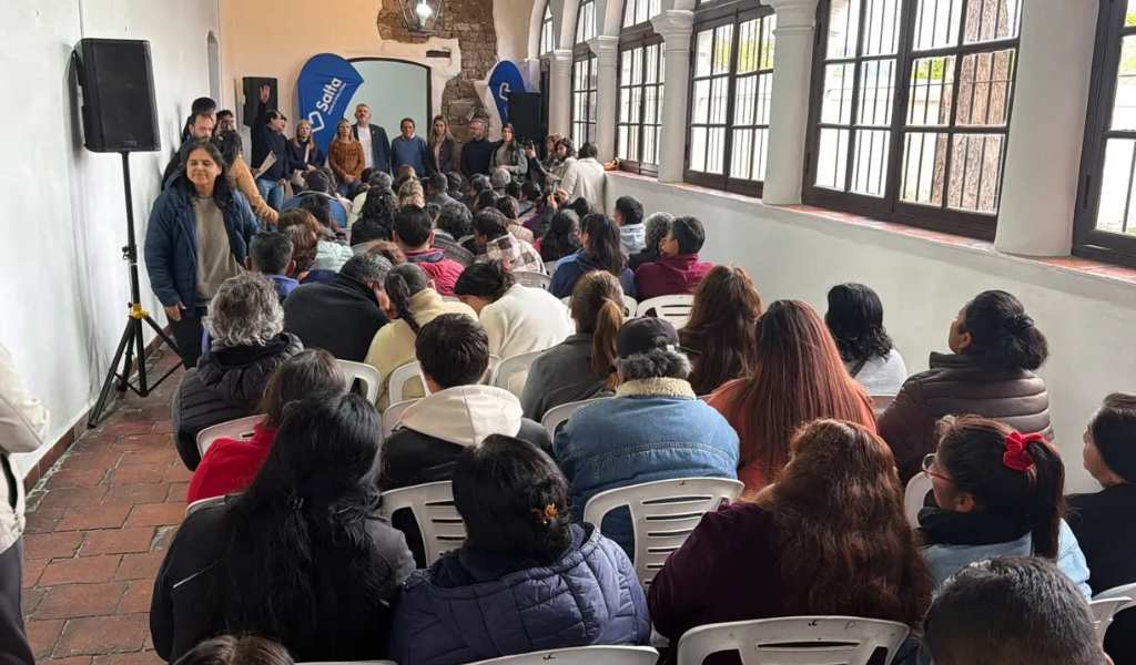 Después de años de espera, 80 familias de los barrios 17 de octubre y Universitario recibieron sus escrituras
