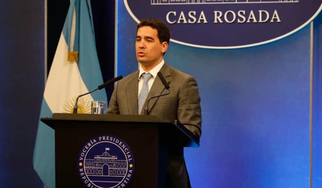 El Gobierno minimizó la suba del riesgo país: "hoy la Argentina está mucho mejor"