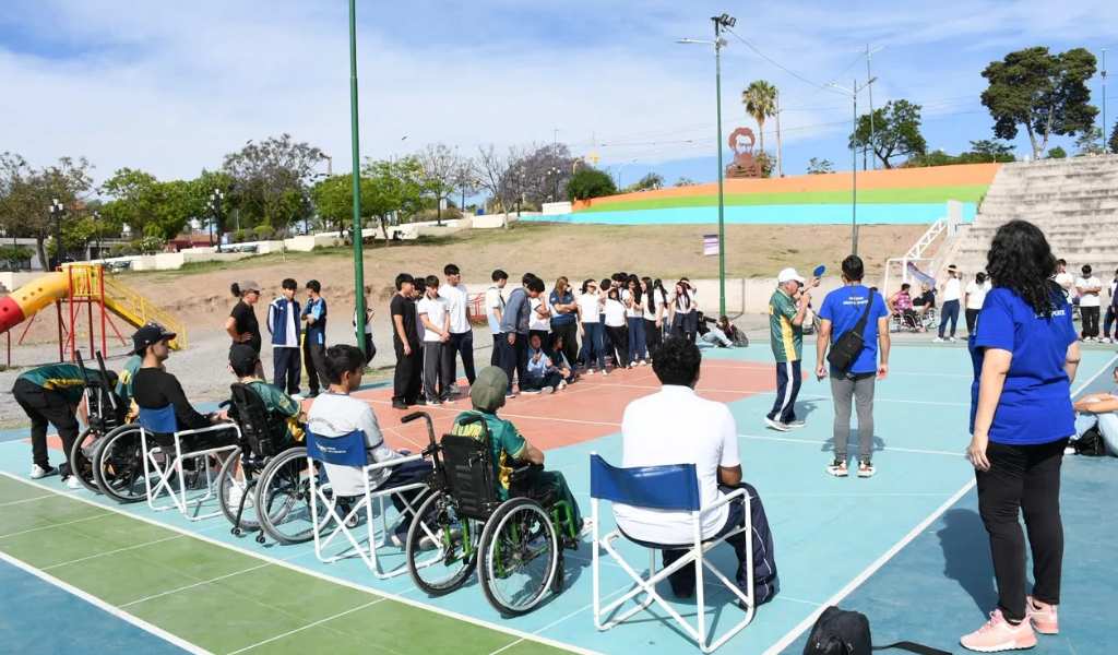 La Municipalidad realizó un encuentro de Deportes Adaptados en plaza España