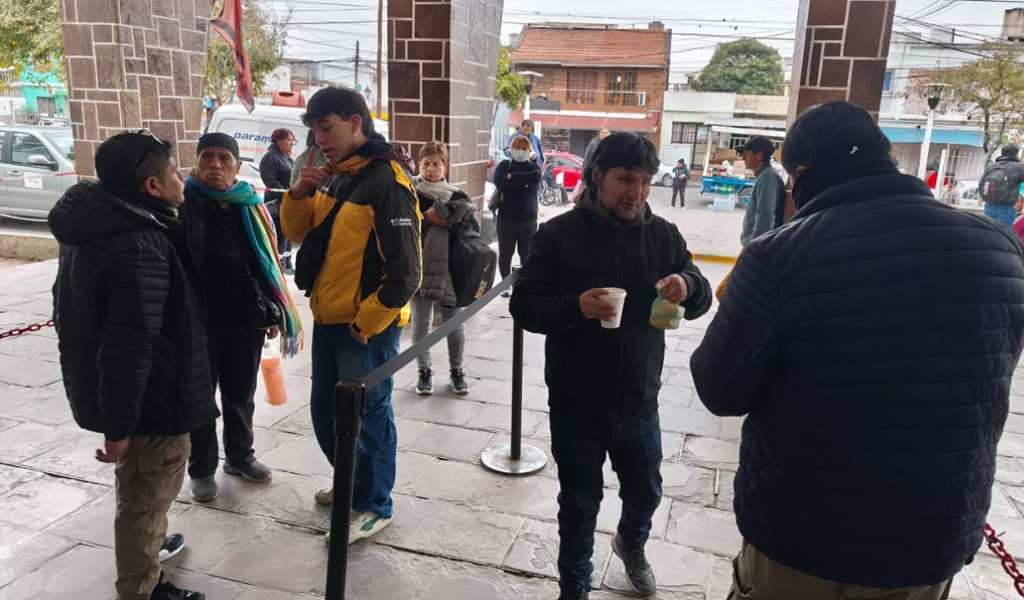 Salud recortó la seguridad privada por falta de fondos en hospitales de Salta y busca reemplazarla con policías