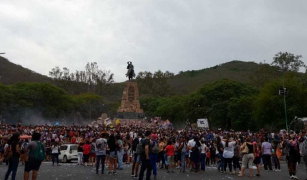 Día del Estudiante: La Policía de Salta le pide a los jovenes un festejo “responsable” pero les advierte que habrá fuertes controles