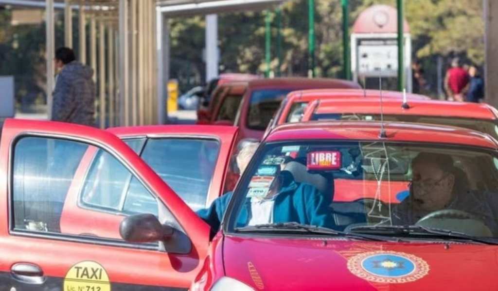 Taxistas salteños proponen implementar “viajes compartidos” para abaratar el costo de los viajes entre pasajeros