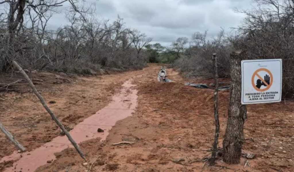 Un pozo petrolero en el norte Salteño sigue perdiendo líquidos y gases y pone en peligro a personas y animales