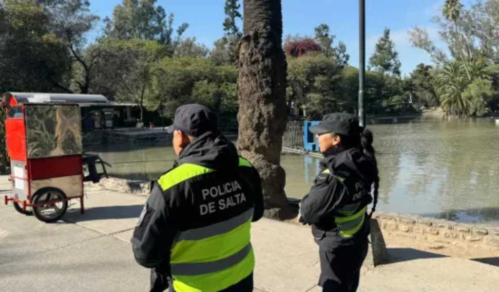 La Policía sigue expulsando del parque San Martín a trapitos, borrachos y vagabundos