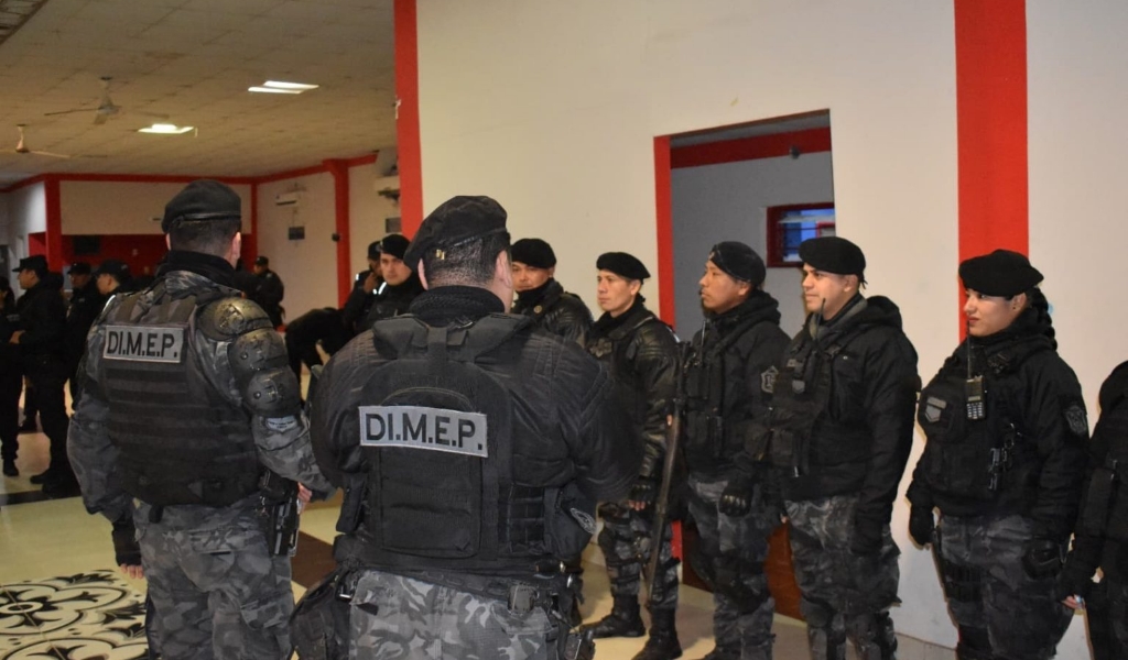 Golpe a la ciberdelincuencia sexual infantil: La policía allanó 7 viviendas en Tartagal