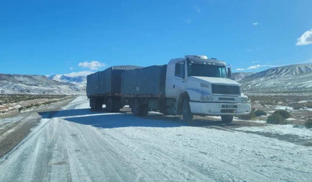 Vialidad cerró de nuevo la Ruta 51 por presencia de hielo entre Las Cuevas y San Antonio de los Cobres