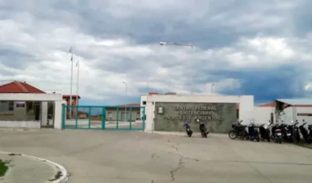 Ocurrió en la Cárcel Federal de Salta: un interno se peleó con otro preso por un corte de pelo y lo mató a puñaladas