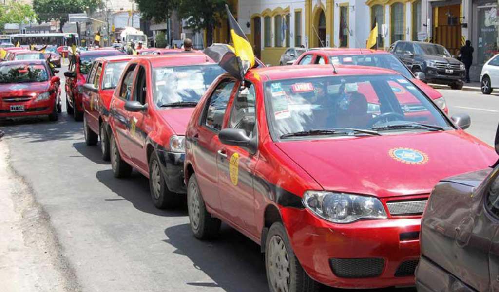 " Estamos sin trabajar": Taxistas y remiseros de Salta  piden que vuelva la carga de GNC
