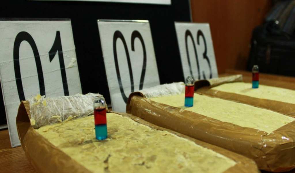 Detuvieron a una mujer que viajaba de Salta a Buenos Aires con cocaína adosada a su cuerpo