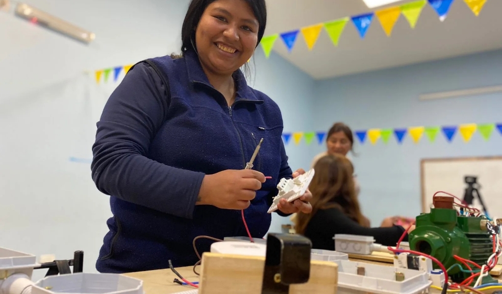 La Municipalidad sigue dictando talleres gratuitos para aprender oficios en los barrios