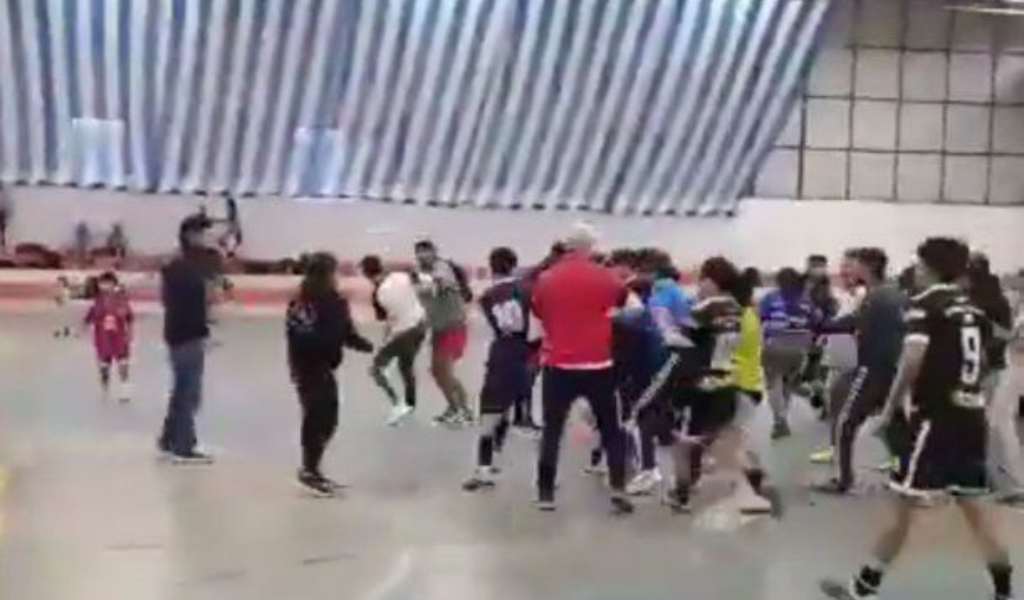 El duelo de futsal entre Rosario de la Frontera y Joaquín V. González terminó en una batalla campal