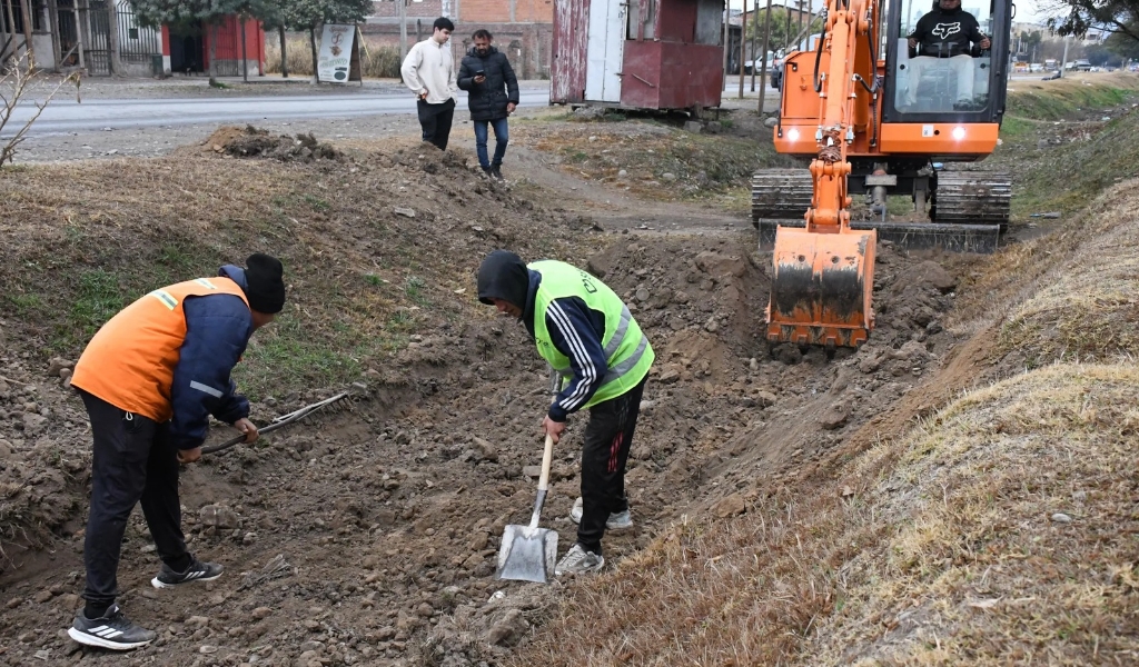 Se realizó la apertura del canal pluvial del barrio Solís Pizarro