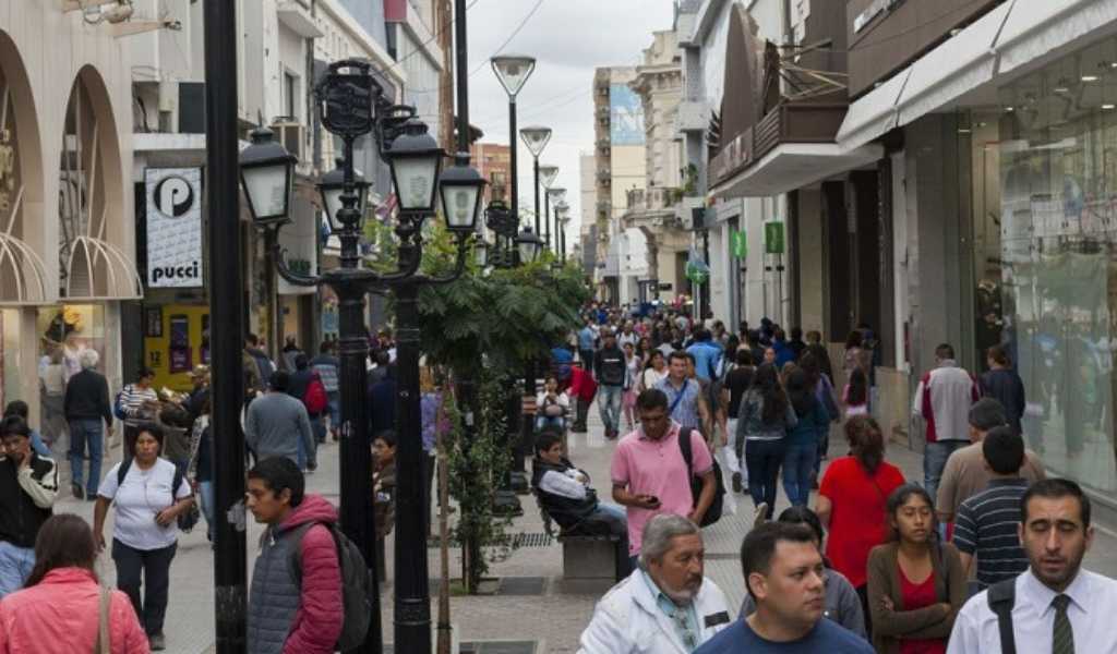 Tres "mecheras" usaban papel aluminio para robar ropa en los comercios de las peatonales de la ciudad de Salta