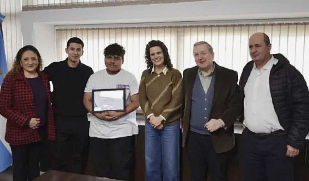 Educación brindó un reconocimiento a Dylan Gutiérrez el joven salteño que se destacó en el Mundial de Robótica