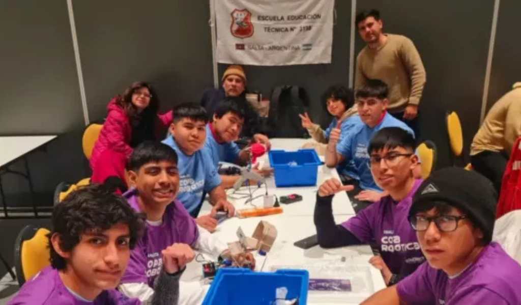 ¡Muchísima suerte! Estudiantes salteños participan en la final nacional de la Copa Robótica en Neuquén