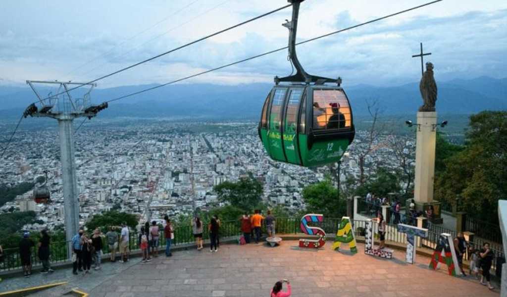 Alerta por un acosador suelto en el cerro San Bernardo: "Estamos subiendo con miedo"