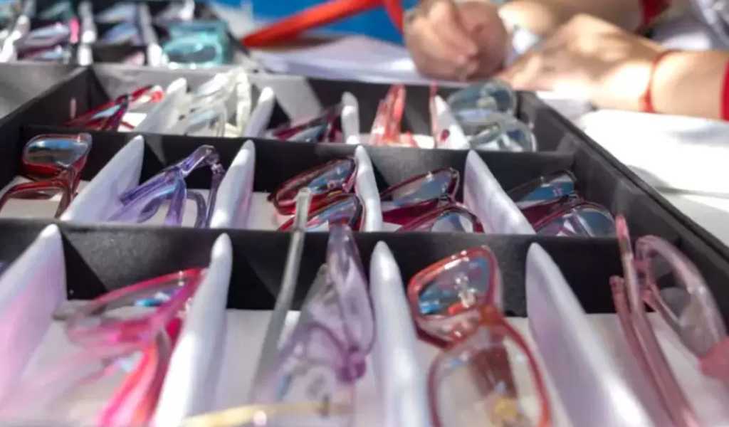En Campo Quijano dos mujeres sin titulos habilitantes realizaban campañas oftalmológicas truchas en los barrios