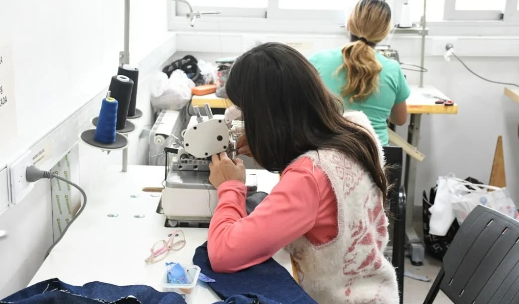 Se inauguró la segunda sala de costura de la Fábrica Municipal