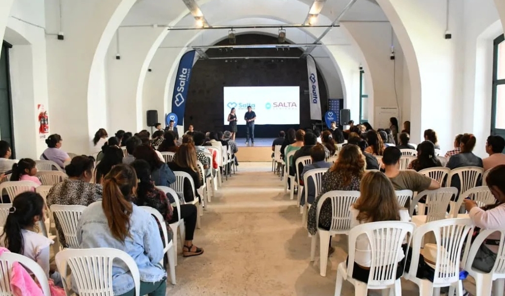 Se entregaron 125 escrituras de viviendas a familias de zona sudeste