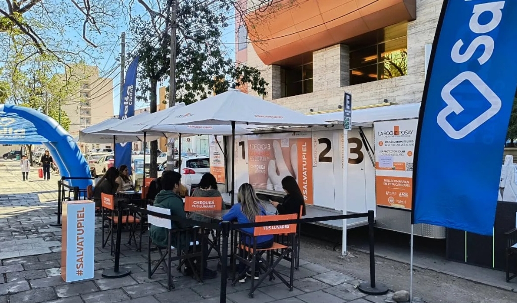 Hasta el viernes se podrá acceder a controles gratuitos de lunares en plaza Belgrano