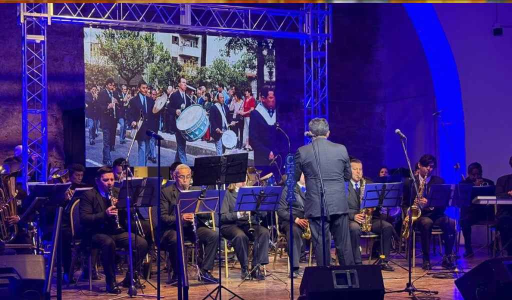 La Banda Municipal festejó sus 40 años en una noche llena de emoción y músicae n el Distrito Cultural Dino Saluzzi