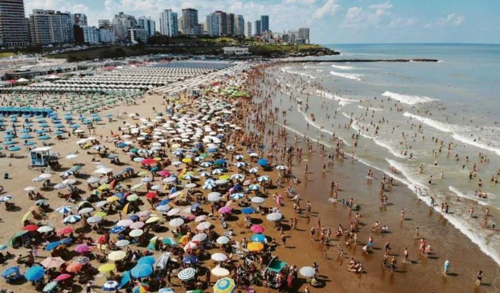 La insólita defensa del Gobierno de Milei a la reforma laboral: "Los jóvenes ya no quieren irse 35 días de vacaciones"