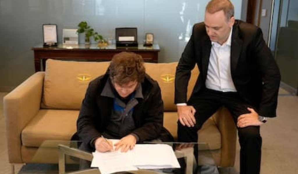 La nueva inversión del Estado: Milei creó una Oficina de Respuesta Oficial para desmentir “operaciones de los medios”